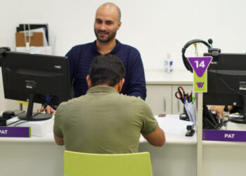 Alta temporada impulsiona mercado de trabalho com cerca de 200 vagas abertas no PAT de Ilhabela   