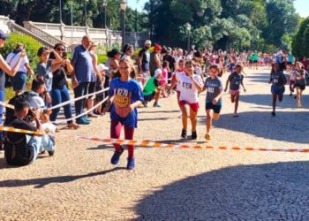 Atletas da escolinha de atletismo de Ilhabela participam da São Silvestrinha 2025 em São Paulo