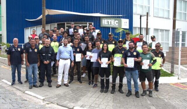 Equipes da Secretaria de Mobilidade e Segurança de Ilhabela participam de formação de trânsito com o Detran-SP