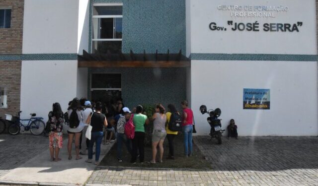 Fundo Social de Ilhabela encerra novembro com cerca de 900 itens distribuídos no Varal Solidário