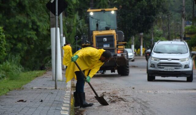 Prefeitura de Ilhabela intensifica ações de limpeza e desobstrução após fortes chuvas