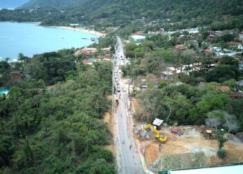 Prefeitura de Ilhabela paralisa obras na Rodovia SP-131 durante período de maior fluxo no fim de ano