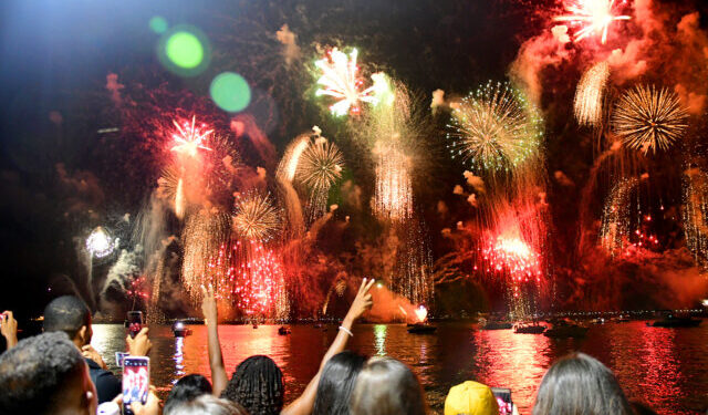 Prefeitura de Ilhabela reforça uso obrigatório de fogos sem estampido e orienta moradores e visitantes
