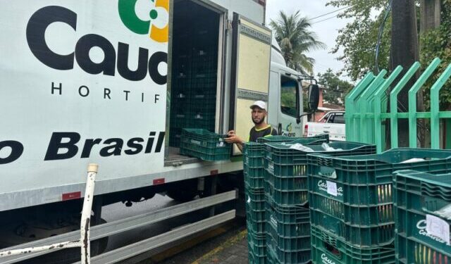 Prefeitura de Ilhabela reforça apoio às famílias e entrega 1.385 kits emergenciais de alimentação nas escolas