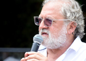 Prefeito Toninho Colucci aciona Agência Reguladora e cobra punições à Sabesp por falhas no abastecimento em Ilhabela