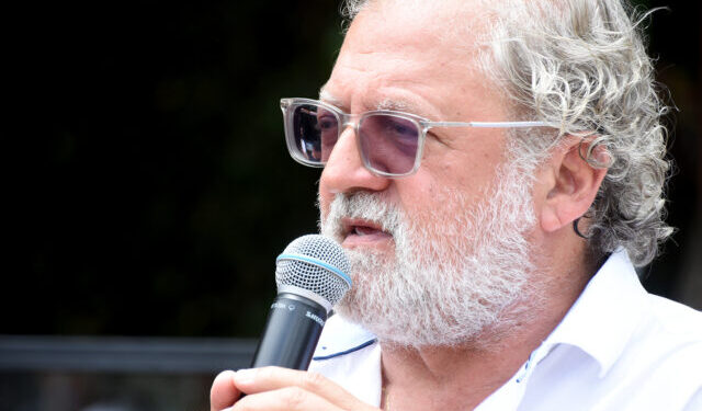 Prefeito Toninho Colucci aciona Agência Reguladora e cobra punições à Sabesp por falhas no abastecimento em Ilhabela