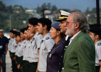 Prefeito Toninho Colucci avança na educação e consolida municipalização do Ensino Médio com modelo cívico-municipal em Ilhabela