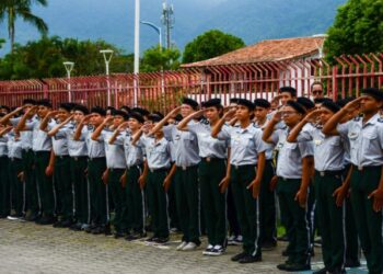 Ilhabela avança na municipalização do Ensino Médio e institui modelo cívico-municipal