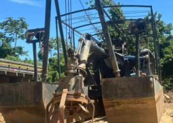 Ilhabela avança no desassoreamento do Ribeirão Água Branca com chegada de maquinário