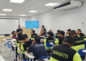 Ilhabela realiza capacitação sobre resolução do Contran voltada para veículos autopropelidos e ciclomotores