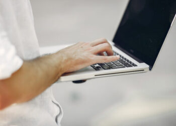 Prefeitura de Ilhabela reforça período de novas inscrições e renovação do Programa Bolsa de Estudos