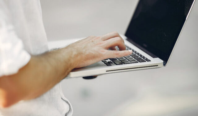 Prefeitura de Ilhabela reforça período de novas inscrições e renovação do Programa Bolsa de Estudos