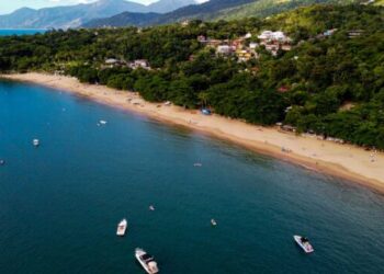 Prefeitura de Ilhabela regulamenta comércio ambulante na orla para temporada de verão