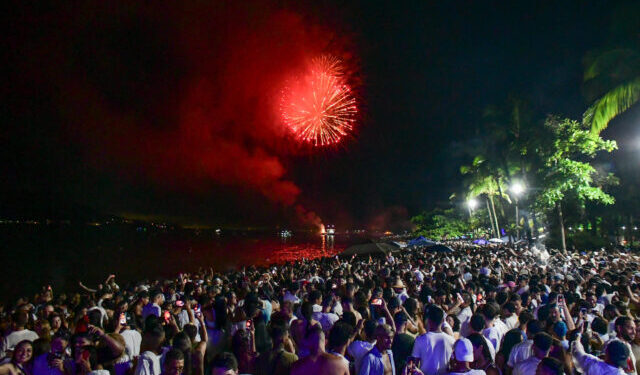 Réveillon em Ilhabela reúne cerca de 50 mil pessoas com programação descentralizada e queima de fogos sem estampido