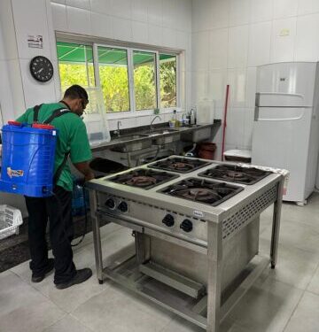 Unidades escolares de Ilhabela passam por controle de pragas durante período de férias