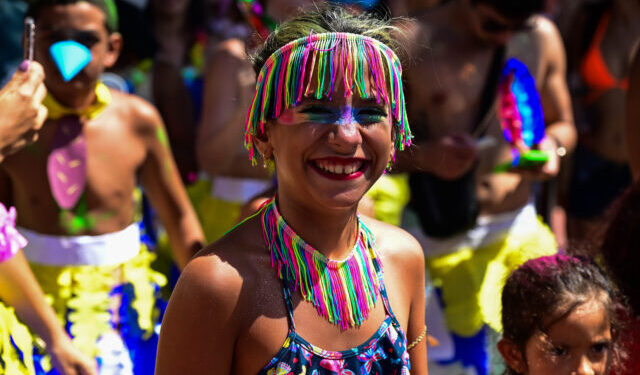 CarnaIlha em Dobro 2026 terá matinês e desfile de fantasia para crianças neste fim de semana
