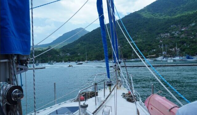 Ilhabela recebe Aleixo Belov no Brasil após travessia pelo Ártico; veleiro parte nesta quarta (4) para o Rio acompanhado do Cisne Branco