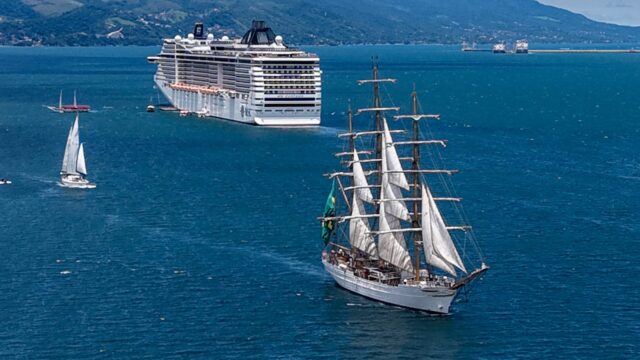 Ilhabela tem encontro histórico entre Cisne Branco e veleiro Fraternidade
