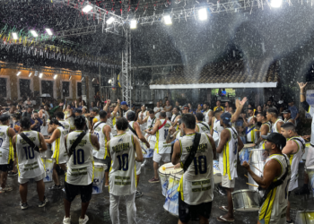 Ilhabela tem noite especial com desfile das escolas de samba neste sábado (7)