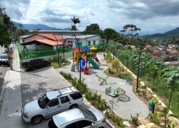 Prefeitura de Ilhabela entrega nova praça com espaço de lazer e convivência na Barra Velha