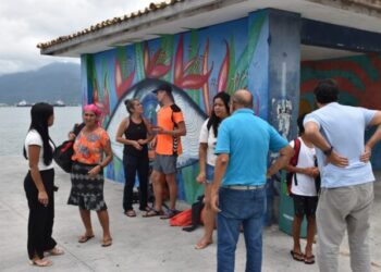 Prefeitura de Ilhabela resgata turistas e moradores que estavam temporariamente isolados em Castelhanos devido às chuvas