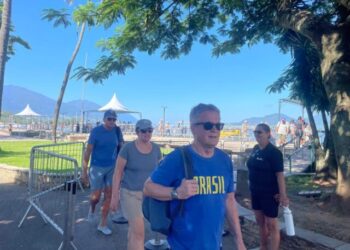 Temporada de cruzeiros: turistas internacionais se encantam por Ilhabela e movimentam economia local