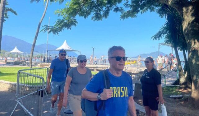 Temporada de cruzeiros: turistas internacionais se encantam por Ilhabela e movimentam economia local