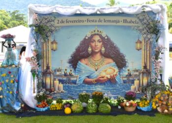 Tradicional Festa de Iemanjá reuniu mais de 3.200 pessoas em celebração na última segunda-feira (2)