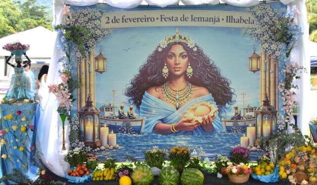 Tradicional Festa de Iemanjá reuniu mais de 3.200 pessoas em celebração na última segunda-feira (2)