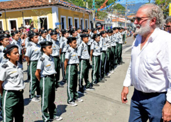 Toninho Colucci amplia Ensino Médio Cívico-Municipal e consolida Educação como prioridade em Ilhabela