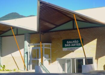 Fundação Arte e Cultura de Ilhabela abre inscrições para aulas gratuitas de Coral Juvenil no Galpão das Artes