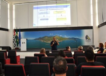 Palestra sobre neurociência e alfabetização fortalece formação de professores da rede municipal de Ilhabela