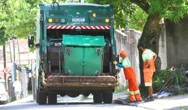 Ilhabela reforça coleta de lixo e alerta que descarte irregular compromete limpeza da cidade