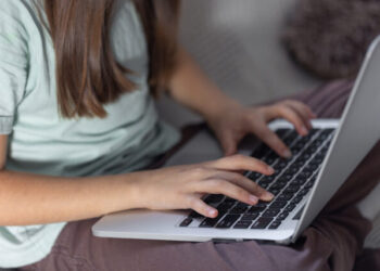 Ilhabela reforça importância do ECA Digital para proteção de crianças no ambiente on-line