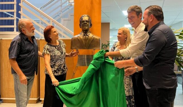 Prefeitura de Ilhabela reforça valorização da educação com homenagem a Antônio Veronezi