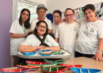 Projeto “Alma Caiçara” leva atendidos da APAE de Ilhabela a transformar sementes em canoas cheias de significado