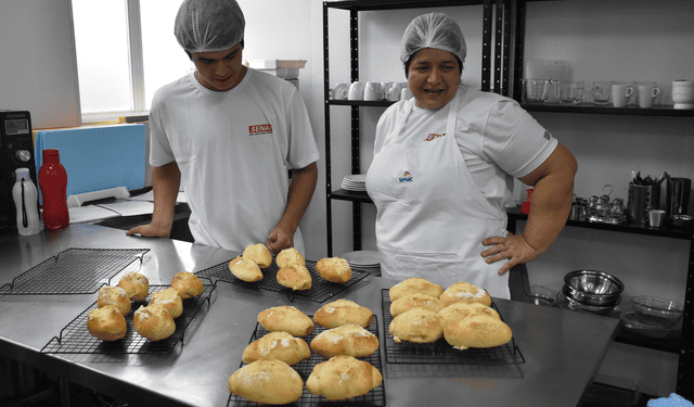 Alunos do curso de “Fabricação de Pães Especiais” da IETEC preparam primeiras fornadas