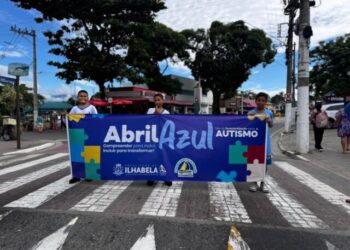 Alunos e educadores de Ilhabela promovem ação da Semana Municipal de Conscientização do Autismo no Perequê