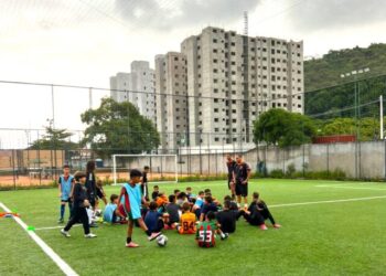 Atletas de Ilhabela avançam em peneira e conquistam espaço na base da Portuguesa Santista