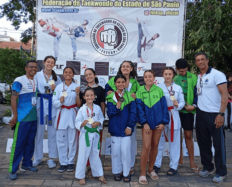 Atletas de Ilhabela brilham no Campeonato Paulista de Taekwondo com conquista de sete medalhas
