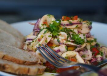 Festival da Lula segue no Mercado do Peixe neste fim de semana com gastronomia caiçara e música ao vivo