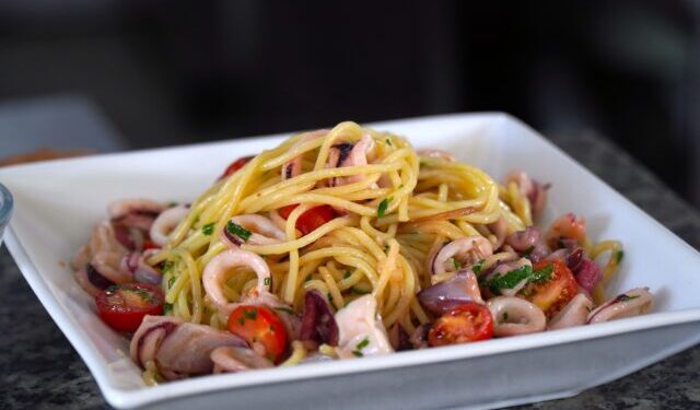 Ilhabela encerra 5º Festival da Lula no Mercado do Peixe e registra mais de duas toneladas de pescados vendidos