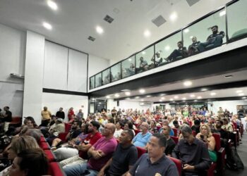 Ilhabela realiza audiência pública sobre revisão de medidas orçamentárias e alternativas à crise dos royalties com ampla participação popular