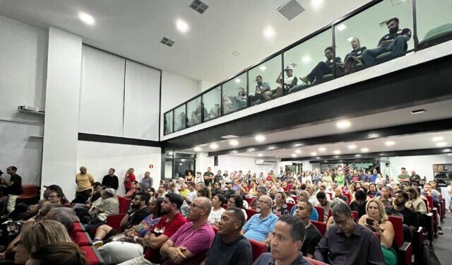 Ilhabela realiza audiência pública sobre revisão de medidas orçamentárias e alternativas à crise dos royalties com ampla participação popular