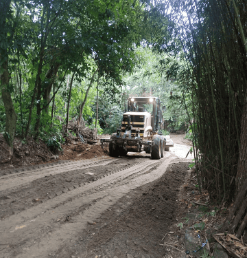 Prefeitura de Ilhabela realiza manutenção na Estrada da Cocaia