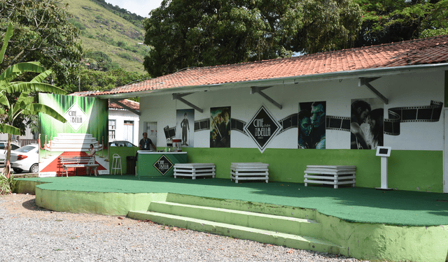 Sessão inclusiva TEA e show de Shakira ao vivo são destaques no Cine Villa Bella & Clube neste fim de semana