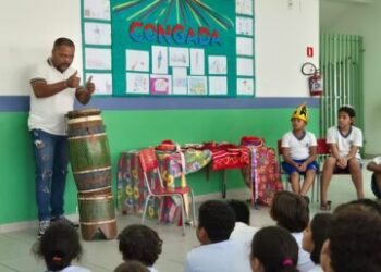 Educação de Ilhabela participa da Semana da Cultura Caiçara com exposições, fandango e valorização das tradições locais