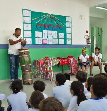 Educação de Ilhabela participa da Semana da Cultura Caiçara com exposições, fandango e valorização das tradições locais