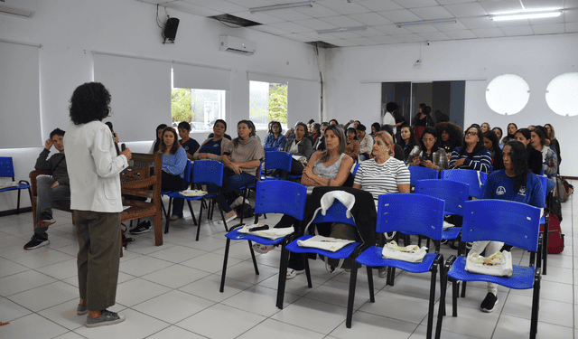 Oficina sobre biblioteca virtual acessível reúne cerca de 70 professores de Educação Especial e Inclusiva em Ilhabela