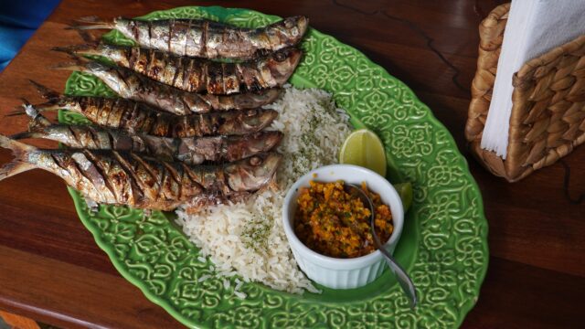 Pescadores de Ilhabela garantem sardinha fresca no tradicional festival gastronômico da cidade